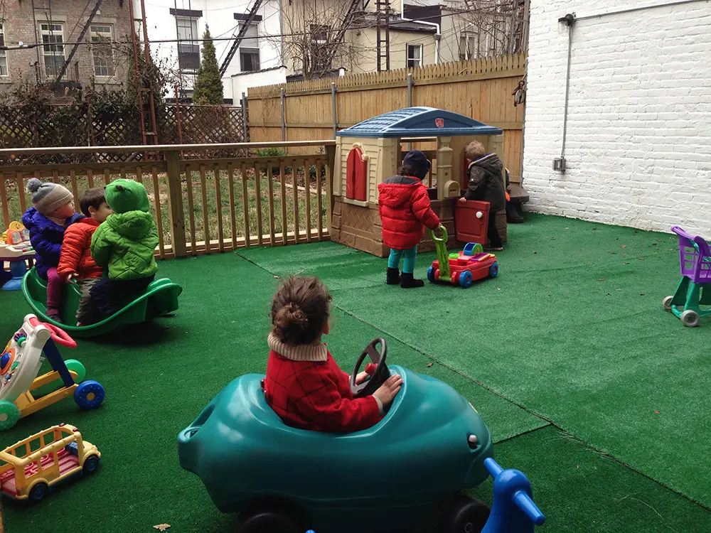 back yard kids playing