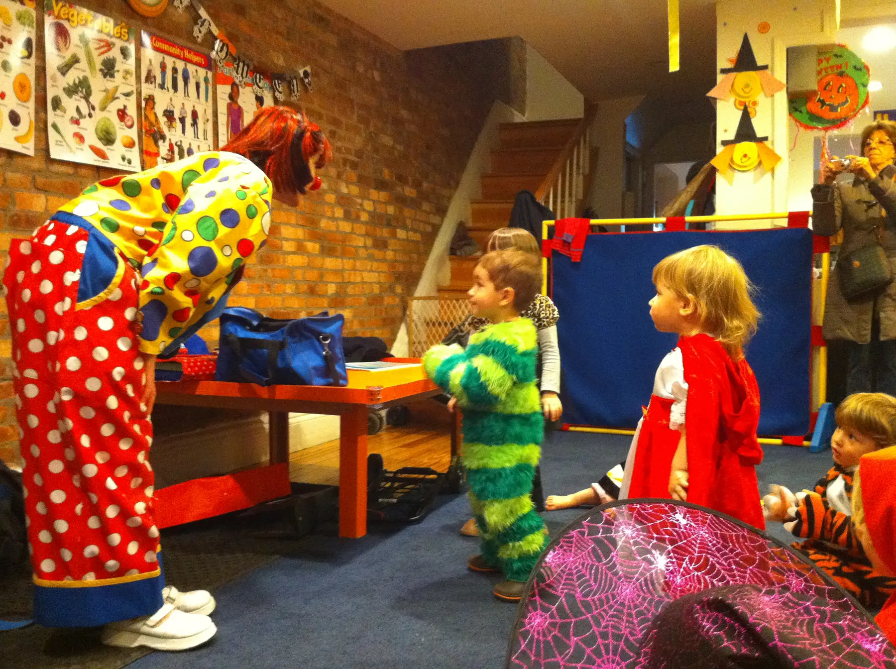 A group gathering in the classroom